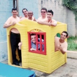 Foto descontraida da equipe em momento de lazer , na quadra da Escola Unip interativa .